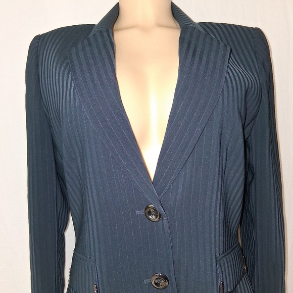 TAHARI elegant Classic Navy Pinstripe Women's Blazer Size 10p - Picture 12 of 16